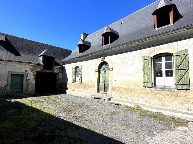 Ancien corps de ferme, charme de l'ancien, à rénover 300m² Saint André de la Roche