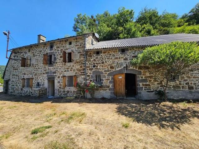 Ancien corps de ferme Chaudes Aigues Ventuéjols