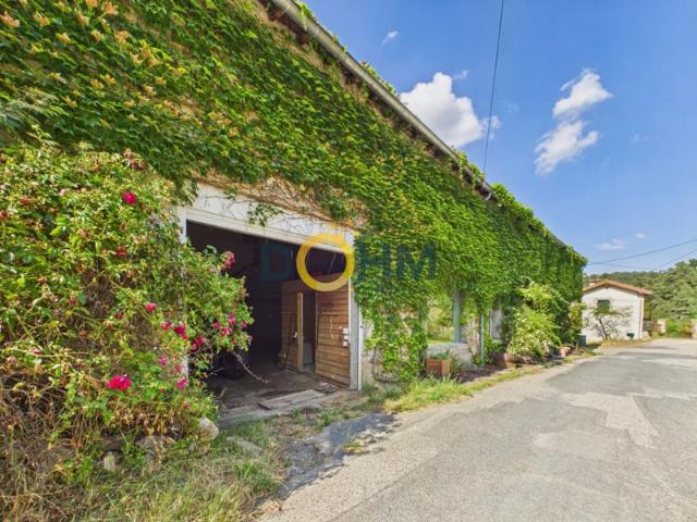 Ancien corps de ferme à rénover avec piscine intérieure Sa