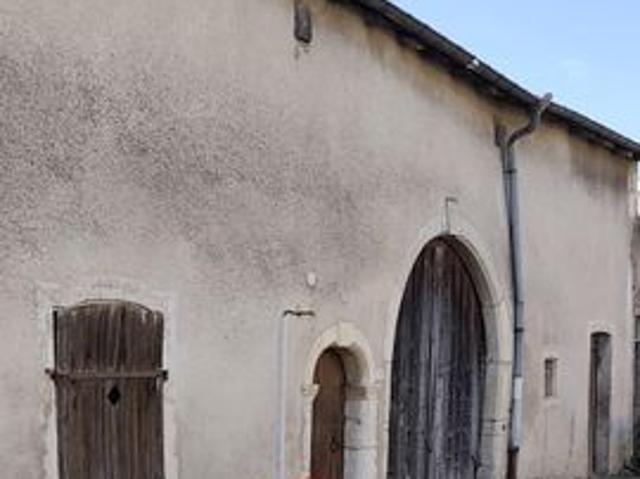 Ancien corps de ferme à rénover 300 m2, granges, grenier et fort potentiel à 5 min de l'A31