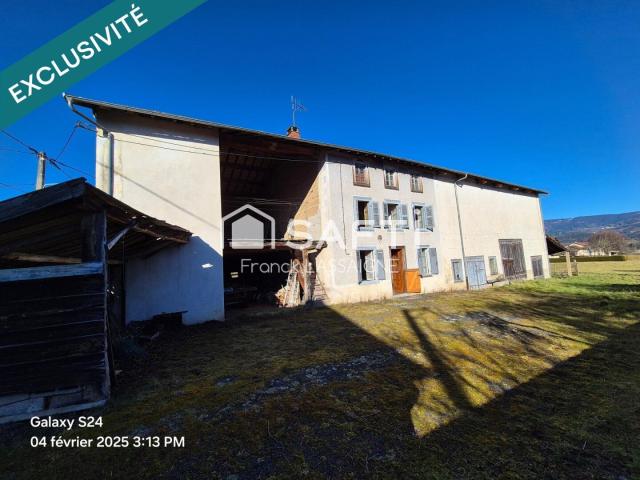 Ancien corps de ferme avec vue dégagée