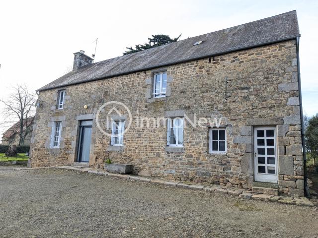 Ancien corps de ferme avec chapelle privée et dépendances