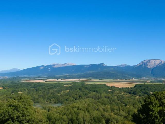 Ancien corps de ferme avec dépendances et vue imprenable sur le Vercors