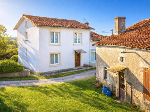 Ancien corps de ferme avec dépendances et potentiel 136m² Montmoreau Saint Cybard
