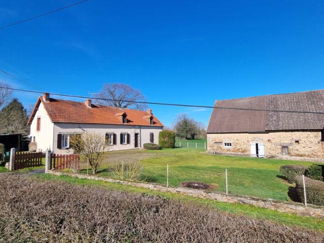 Ancien corps de ferme dans petit hameau calme !