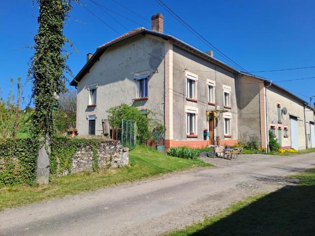 Ancien Corps de ferme de caractère avec dépendances – Terrain de 5960 m² – Proche Belgique & Luxembourg