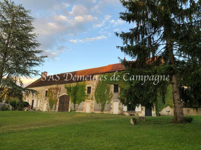 Ancien corps de ferme en sortie de village 140m² Suilly la Tour