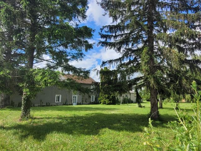 Ancien Corps De Ferme Longere Et Dependances 160m² L'Ile Bouchard