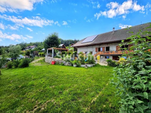 Ancien Corps de Ferme mitoyen avec Vue Panoramique sur Lac e. 130m² Annecy
