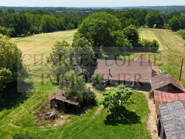 Ancien corps de ferme sur terrain de 6 ha 0m² Villefranche du Périgord