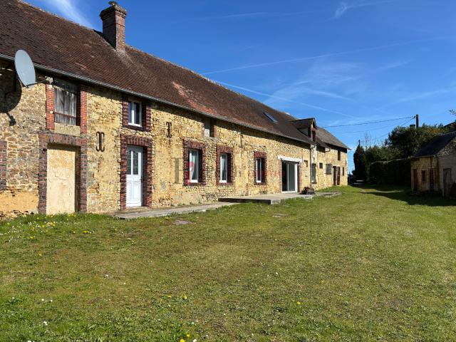 Ancien corps de ferme sur 2 hectares Secteur Mortagne au Perche/Bazoches sur Hoene