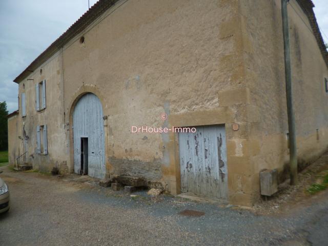 ancien corps de ferme rénové de 130m2 habitables, 6 pièces dont 3/4 chambres, dépendances de 180m2, sur un terrain de 5900m2