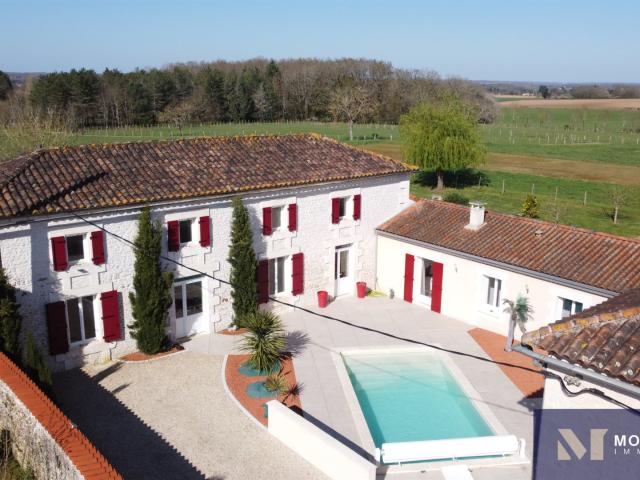 Ancien Centre Equestre 84m² Rivières