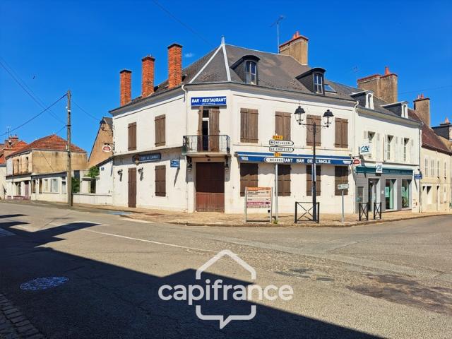Ancien bar restaurant avec logement – Fort potentiel au cœur de Châteaumeillant