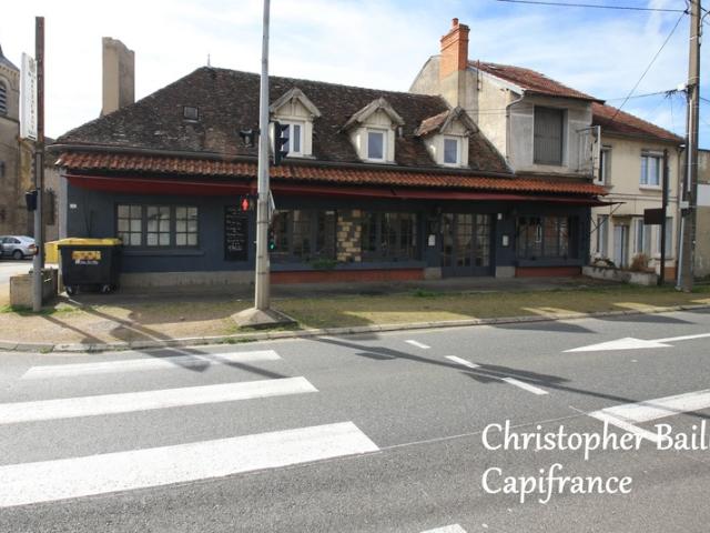 Ancien bar restaurant, équipé, avec belles pièces de réception et logement