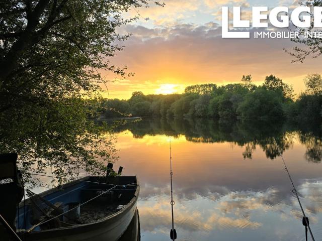 Ancien gravière de 2,5 ha, prêt à l'emploi et destiné à la pêche à la carpe, situé près de Rennes