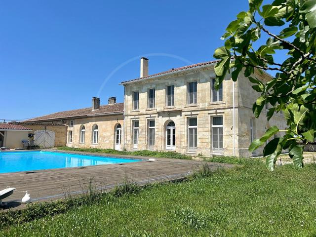 Ancien domaine viticole rénové 600m² Saint Emilion