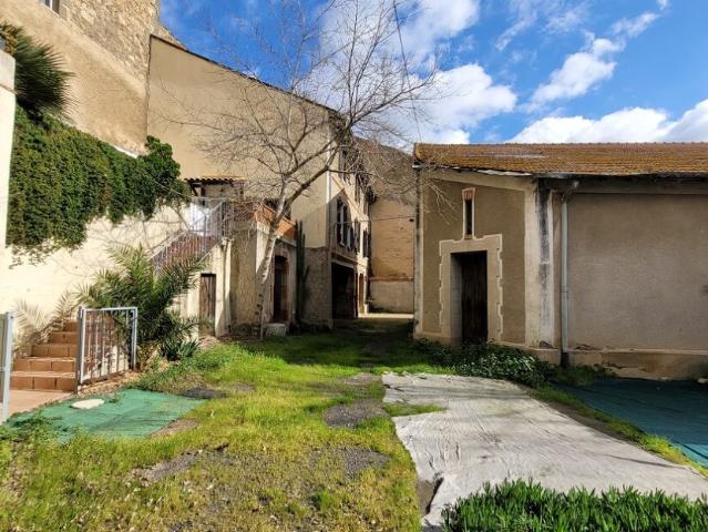 Ancien Domaine de 150 M2 habitables et grange viticole de 250 m2 sur un terrain de 980 m2