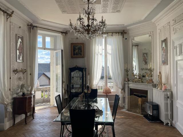 Ancien Hôtel particulier en Auvergne sur 2 500m2 de terrain