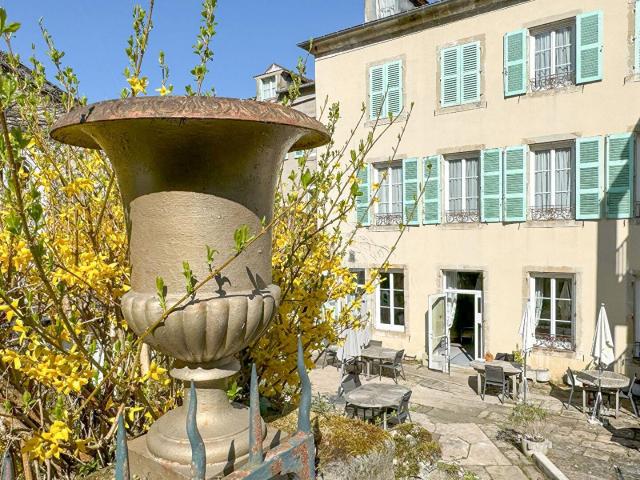 Ancien hôtel restaurant avec immeuble de rapport à Bourbonne. 585m² Bourbonne les Bains