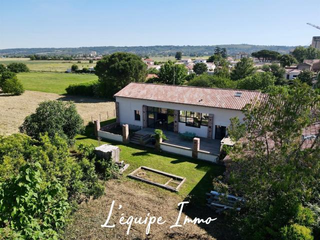 Ancien Hangar Agricole Rénové Avec Garage Et Terrain Attenan. 178m² Grenade