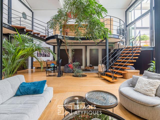 Ancien hangar transformé en loft avec piscine et garage