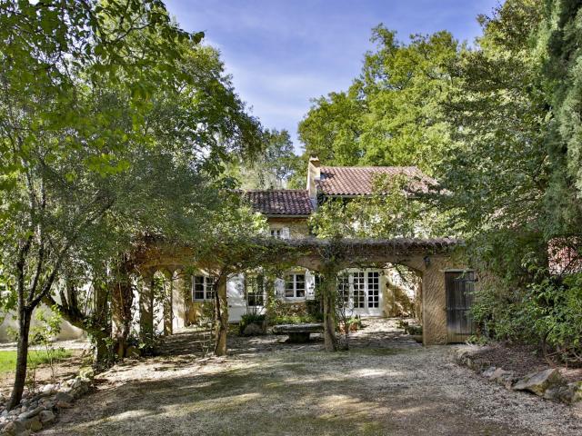 Ancien moulin au bord d'un lac 266m² Vic Fezensac