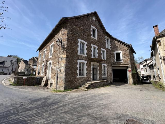 Ancien moulin avec turbine en activité, 700 m² de potentiel. 410m² Ségur le Château