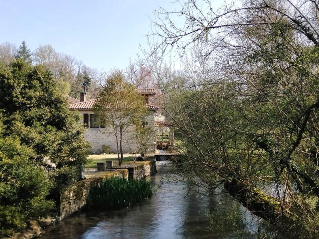 Ancien Moulin, Bord de Rivière, Grange, Charente Ancien Mou. 136m² Saint Claud