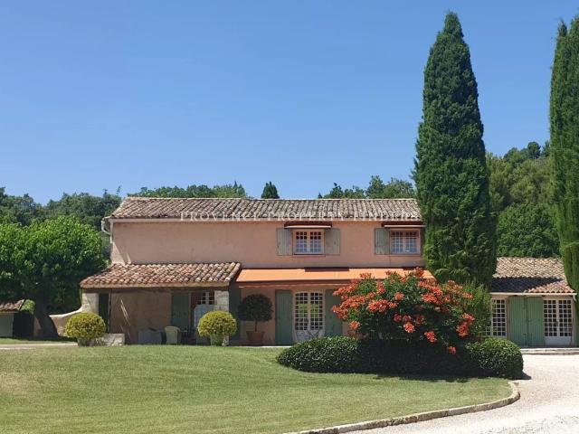 Ancien moulin du XVIIIe siècle | Oliveraie | Piscine | À pie. 336m² Aups