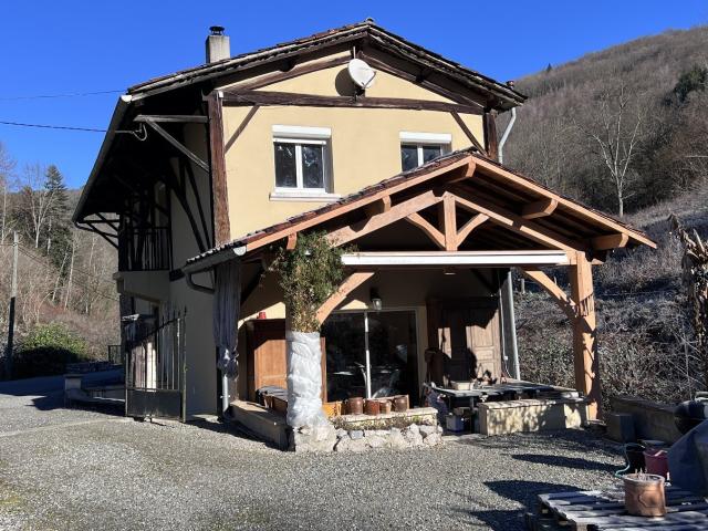 Ancien moulin rénové avec terrain et ruisseau 133m² Aspet