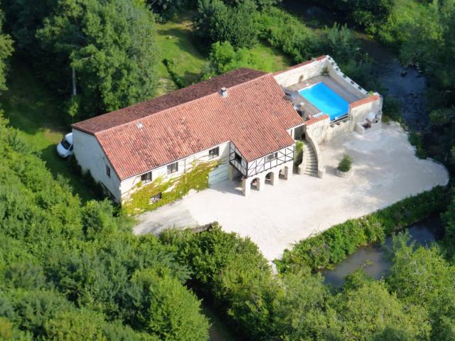 Ancien Moulin sur Ile Privée, Lieu paisible, Grange, Piscine. 187m² Saint Ciers sur Bonnieure