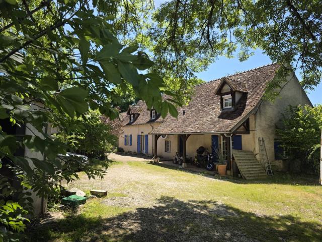 Ancien moulin / 2 logements sur environ 1,8Ha. 310m² Saint Martin la Patrouille