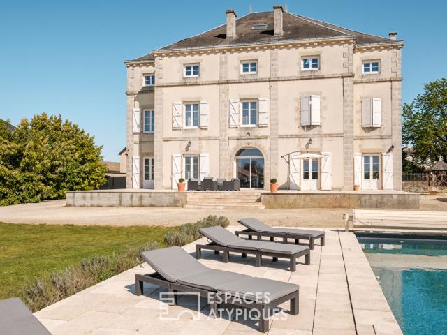 Ancien pensionnat réhabilité avec piscine au sud de Poitiers