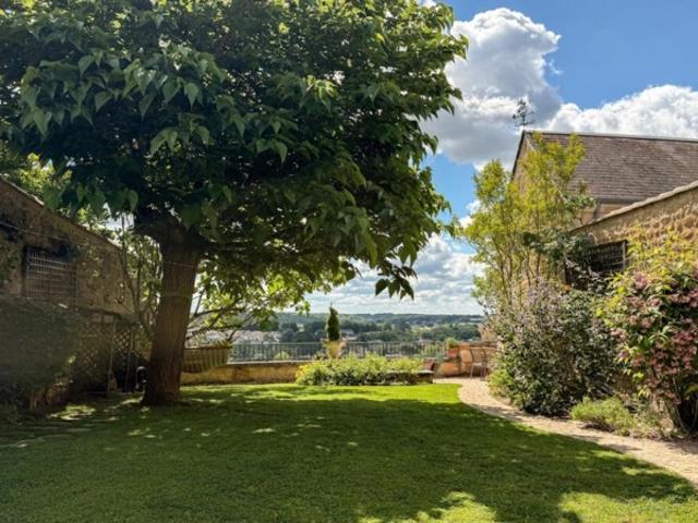 Ancien presbytère avec vue panoramique exceptionnelle à Poit