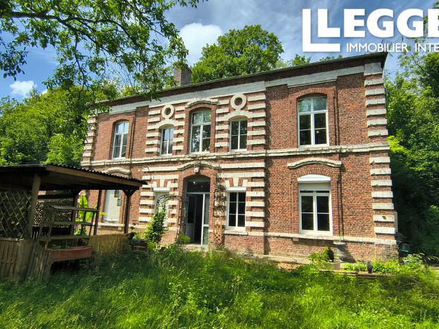 Ancien presbytère de 5 ch en cours de rénovation nécessitant plus travaux à créer une superbe maison familiale