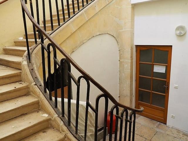 Ancien Presbytère de 300 m2 partiellement rénové