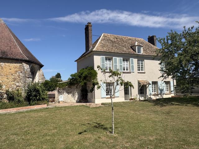 Ancien presbytère entièrement rénové avec goût 175m² Saint Illiers la Ville