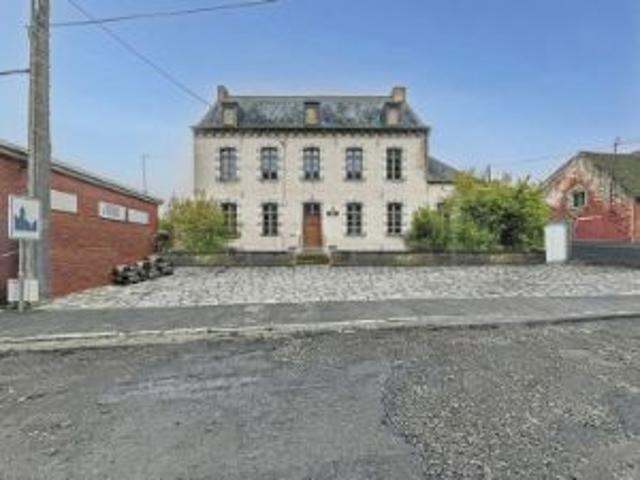 Ancien presbytère rénové, 4 ch, garage, jardin