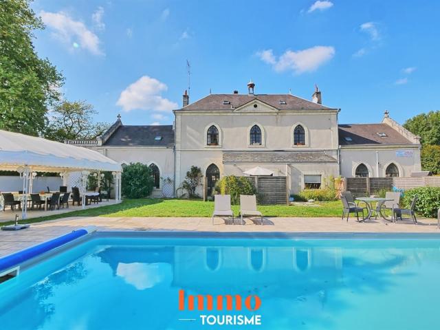 Ancien prieuré du Xix? siècle avec piscine, 5 chambres d'h 450m² Vierzon