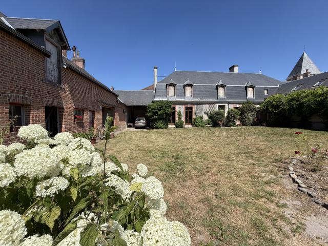 Ancien relais de poste du XVIIe siècle Une demeure familiale à réveiller au cœur de la Sologne