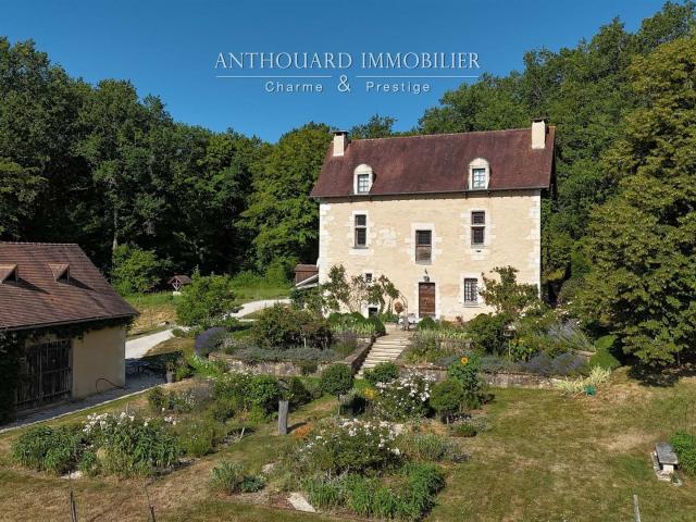 Ancien repaire noble rénové, sur 3,3 ha 200m² Périgueux