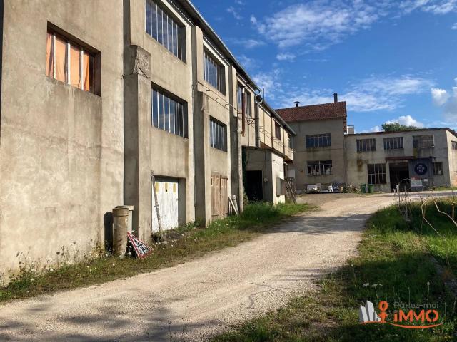 Ancienne usine à réhabiliter implantée sur 9482m2 de terrain