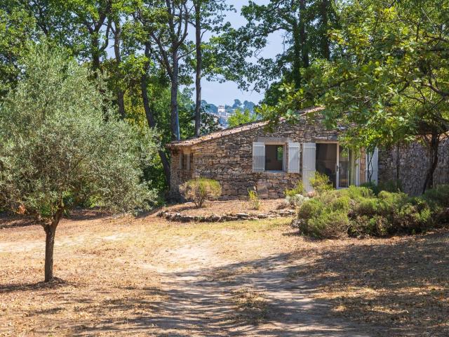 Ancienne bergerie de caractère à Bonnieux au coeur d'un envi. 35m² Bonnieux