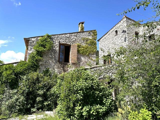 ANCIENNE BERGERIE DE CHARME PEILLE A 30MN DE NICE