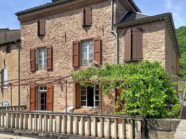 Ancienne chambre d'hôtes au coeur de Camarès 12360