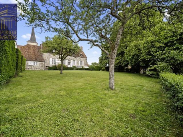 Ancienne Cure située à 25 min à l'Ouest de Beaune