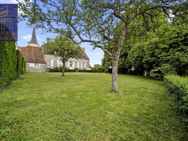 Ancienne Cure située à 25 min à l'Ouest de Beaune