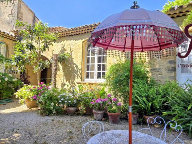 ANCIENNE DEMEURE DE CHARME AVEC PISCINE
