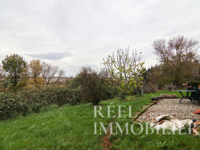 Ancienne ferme avec dépendances Entrée du village de Pelleport